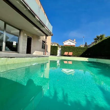 Laura Con Piscina & Jardin... Villa *