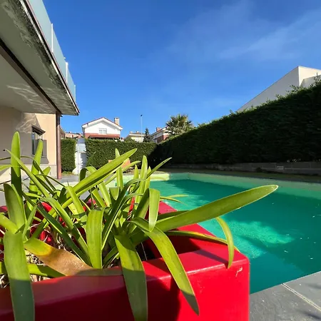 Laura Con Piscina & Jardin...